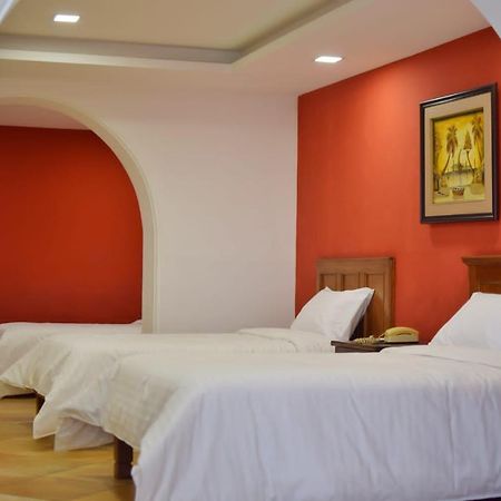 Hotel Ambassador Quito Esterno foto