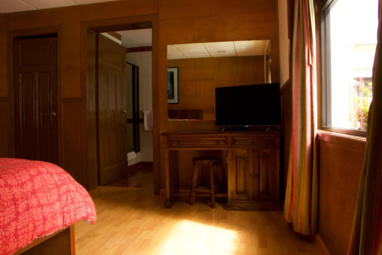 Hotel Ambassador Quito Esterno foto
