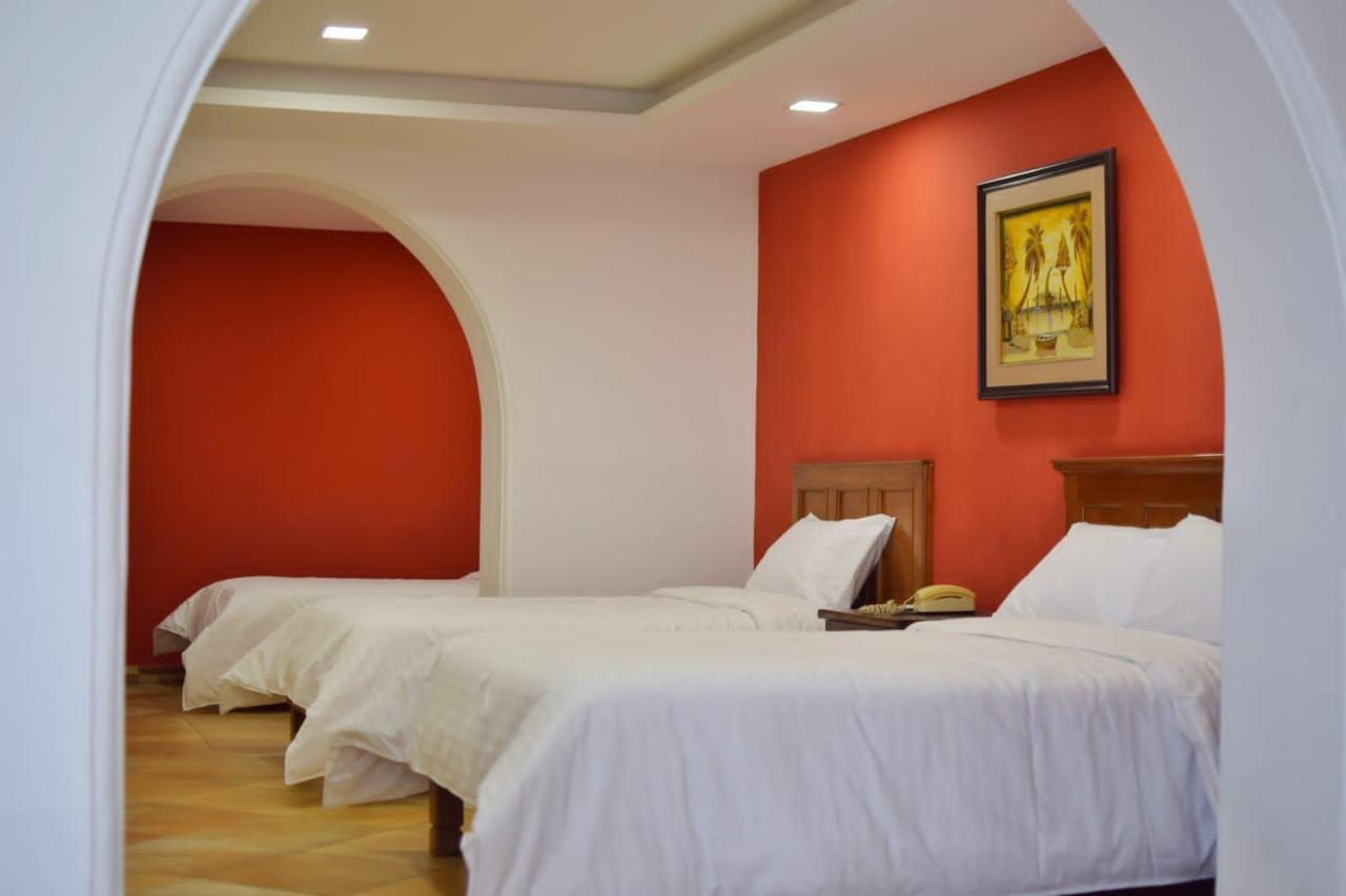 Hotel Ambassador Quito Esterno foto