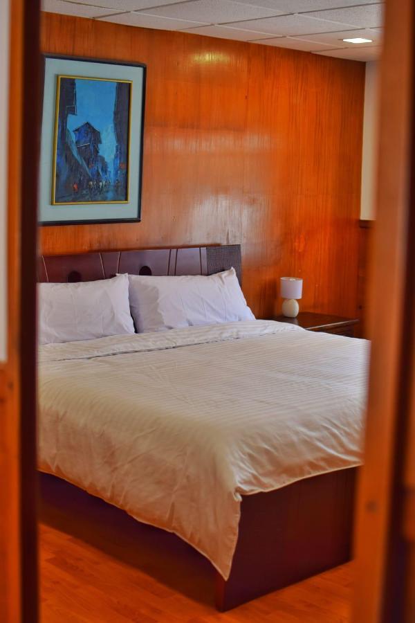 Hotel Ambassador Quito Esterno foto