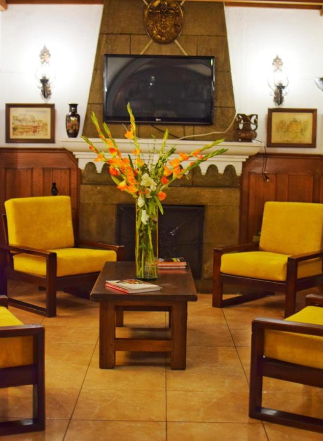 Hotel Ambassador Quito Esterno foto