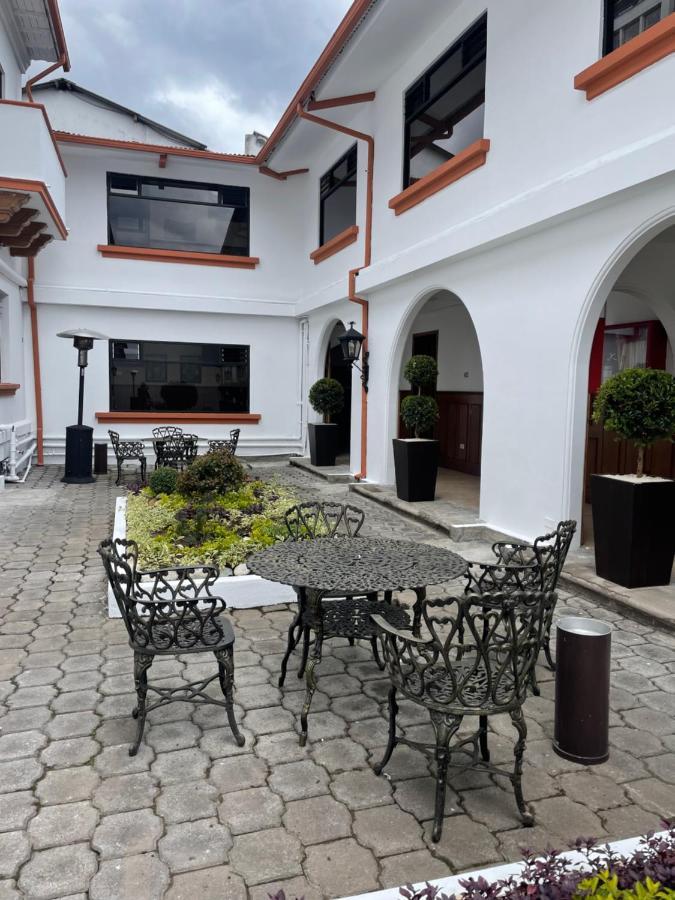 Hotel Ambassador Quito Esterno foto