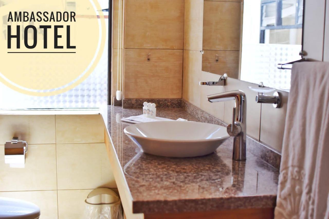 Hotel Ambassador Quito Esterno foto